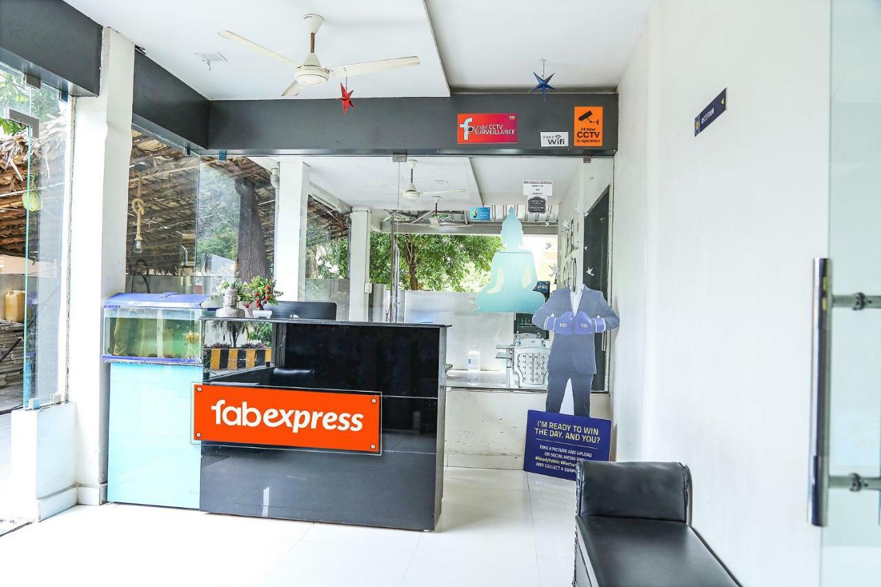 Fabexpress Essvee Mg Road Vijayawada Otel Dış mekan fotoğraf
